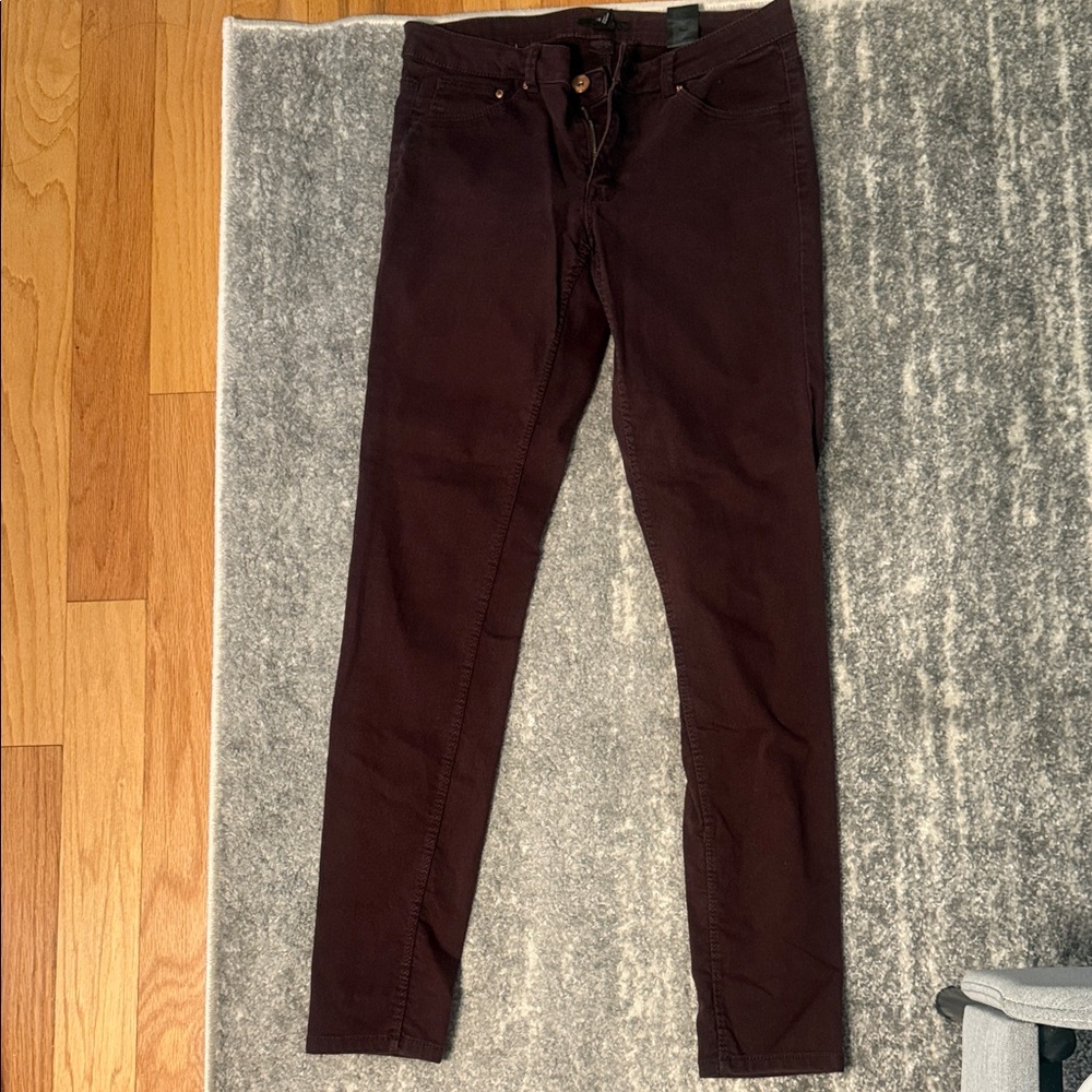 Women's Skinny Jeans in Burgundy
